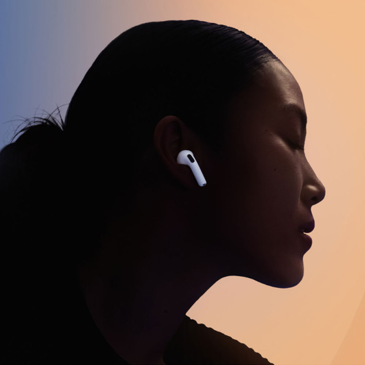 هدفون بلوتوثی اپل مدل AirPods 4 فاقد قابلیت نویز کنسلینگ، درگاه شارژ USB Type-C،